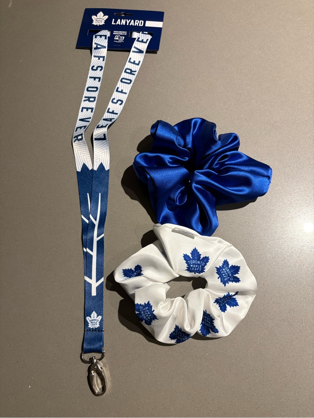 Limited Edition Toronto Maple Leafs X Kokom Scrunchies Set + Lanyard NWT